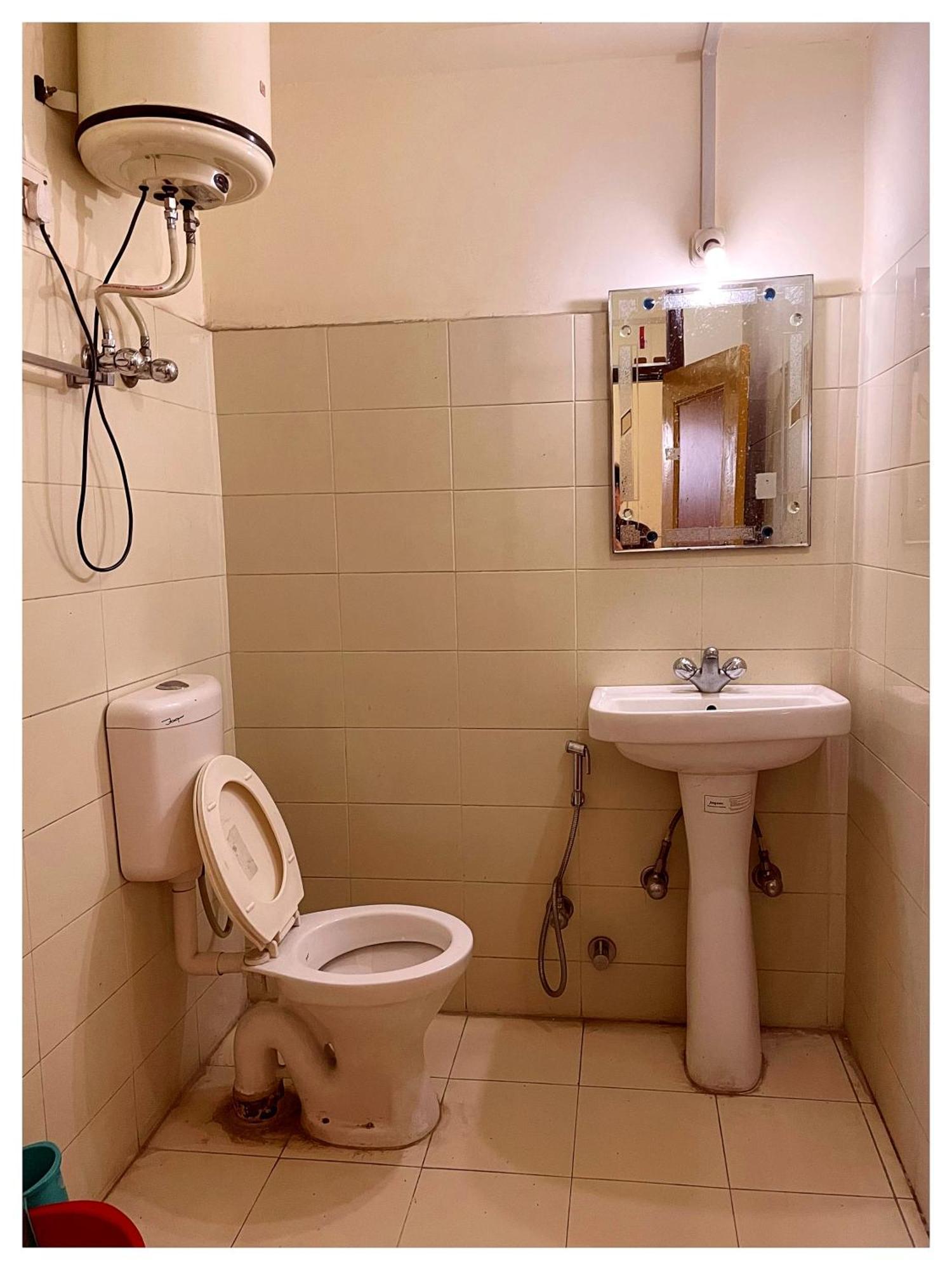 Hotel Premium Travellers # Inn Near Temple - Fully Air Conditioning Hotel - Hygiene And Spacious Room - A Top Rated Luxuary Hotel Merces Exterior foto