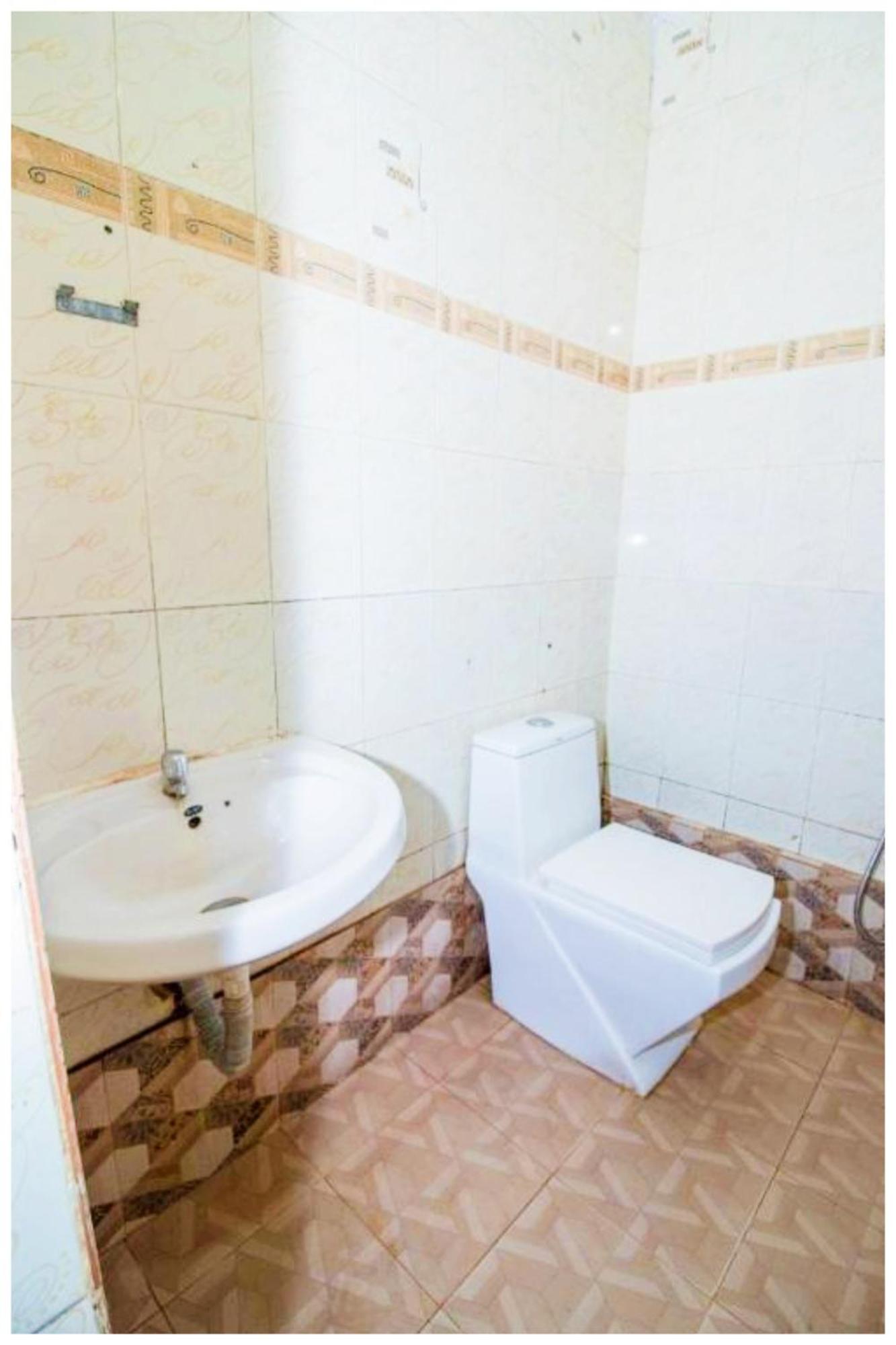 Hotel Premium Travellers # Inn Near Temple - Fully Air Conditioning Hotel - Hygiene And Spacious Room - A Top Rated Luxuary Hotel Merces Exterior foto