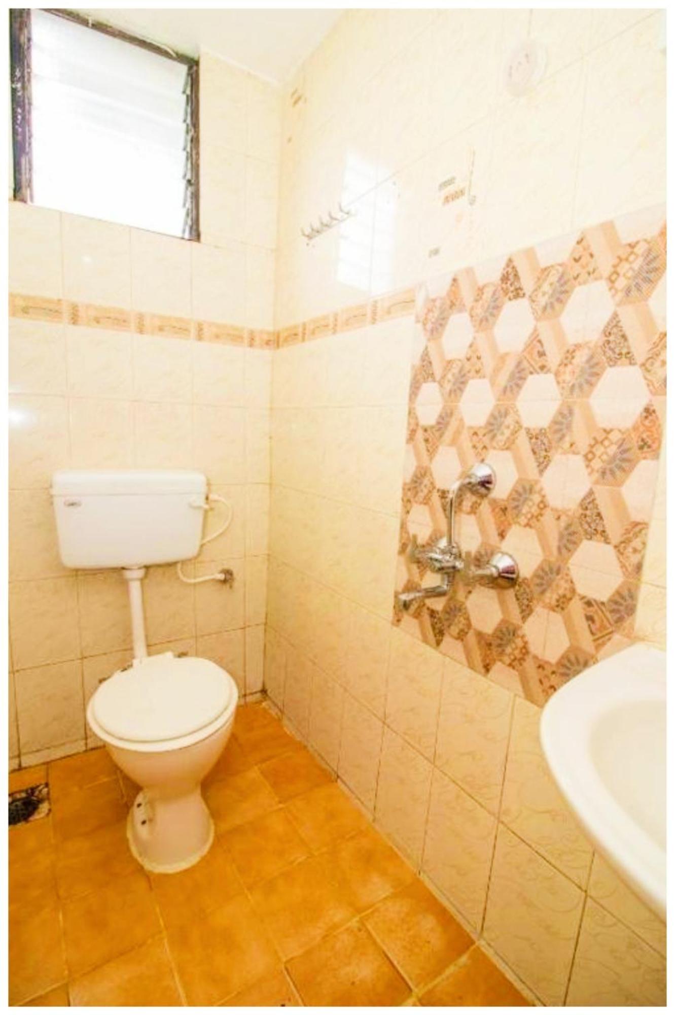 Hotel Premium Travellers # Inn Near Temple - Fully Air Conditioning Hotel - Hygiene And Spacious Room - A Top Rated Luxuary Hotel Merces Exterior foto