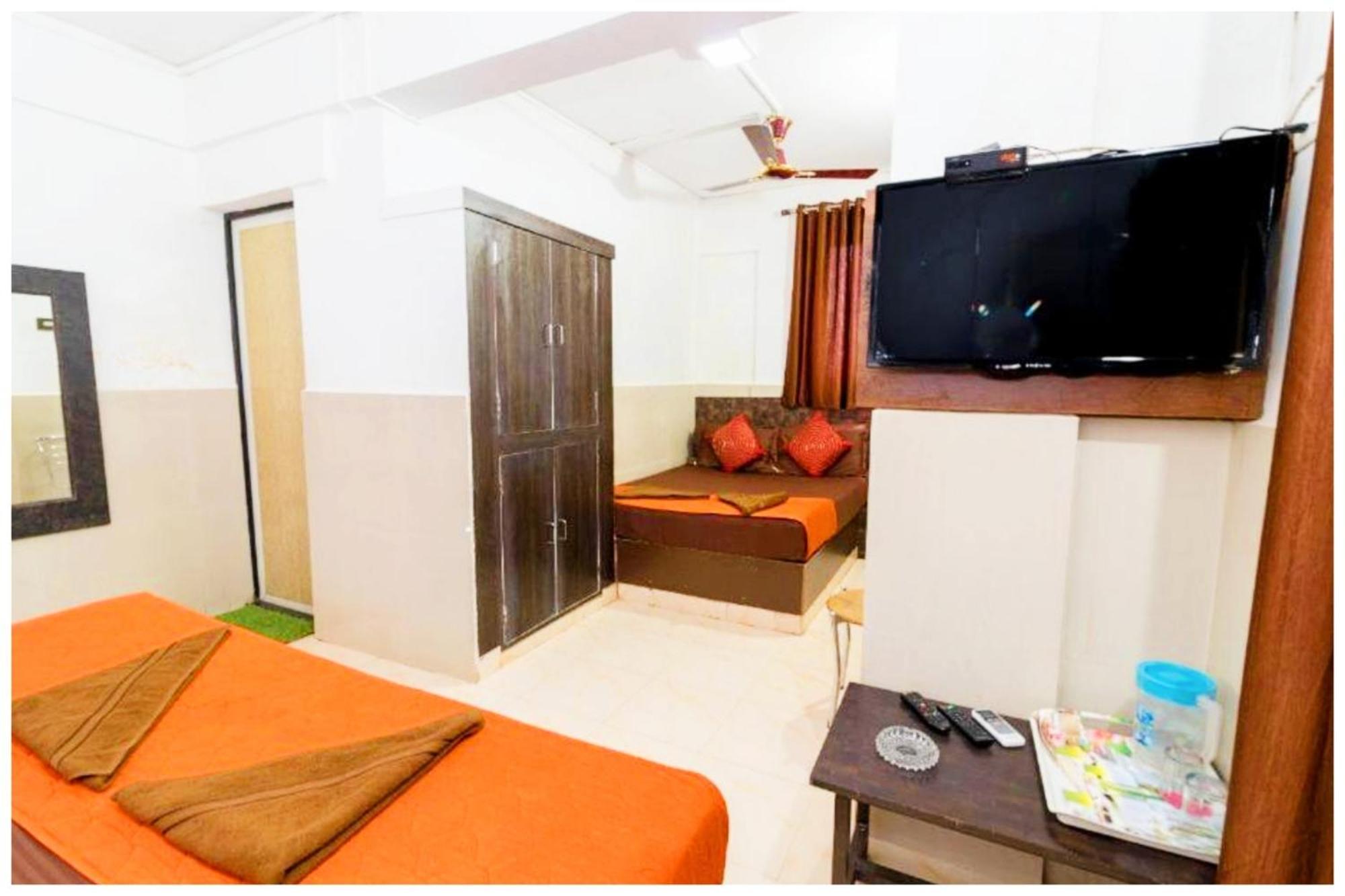 Hotel Premium Travellers # Inn Near Temple - Fully Air Conditioning Hotel - Hygiene And Spacious Room - A Top Rated Luxuary Hotel Merces Exterior foto