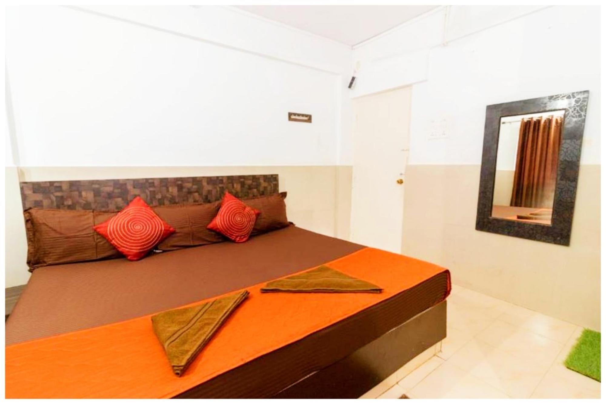 Hotel Premium Travellers # Inn Near Temple - Fully Air Conditioning Hotel - Hygiene And Spacious Room - A Top Rated Luxuary Hotel Merces Exterior foto