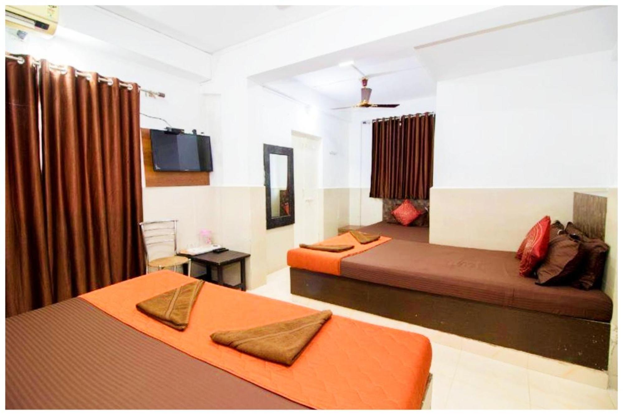 Hotel Premium Travellers # Inn Near Temple - Fully Air Conditioning Hotel - Hygiene And Spacious Room - A Top Rated Luxuary Hotel Merces Exterior foto