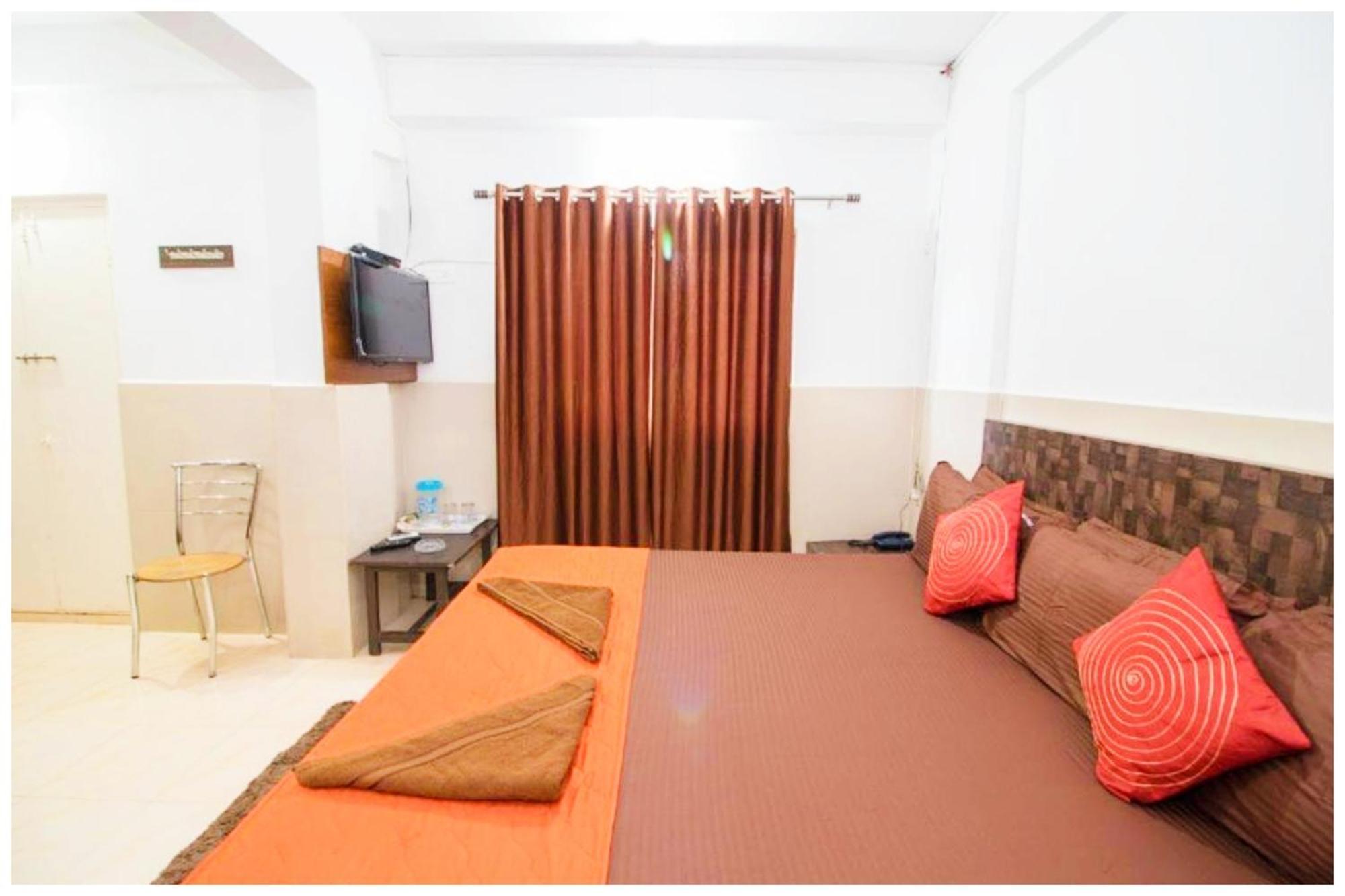 Hotel Premium Travellers # Inn Near Temple - Fully Air Conditioning Hotel - Hygiene And Spacious Room - A Top Rated Luxuary Hotel Merces Exterior foto