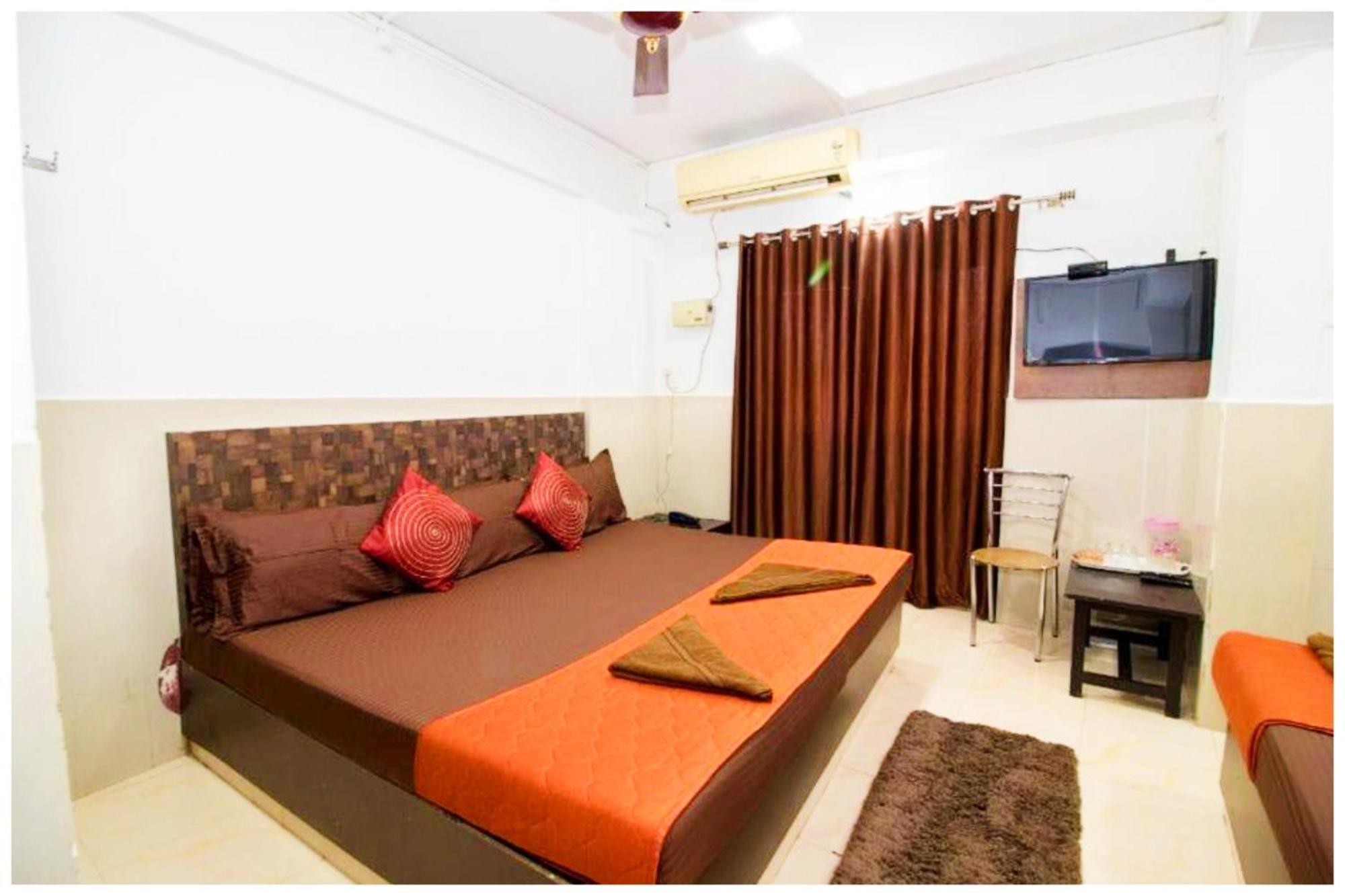 Hotel Premium Travellers # Inn Near Temple - Fully Air Conditioning Hotel - Hygiene And Spacious Room - A Top Rated Luxuary Hotel Merces Exterior foto